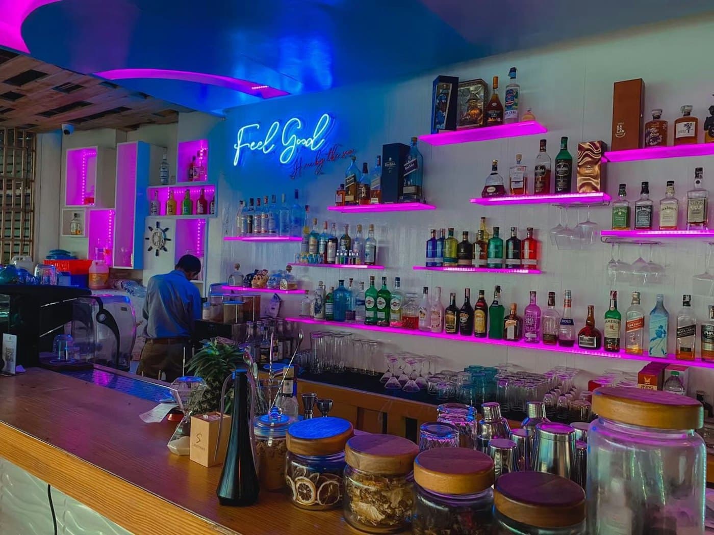 Feel Good — Restaurant & Bar by the Sea