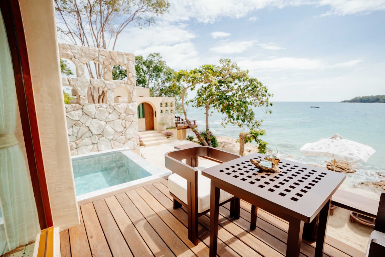 Selene Beachfront Pool Suite